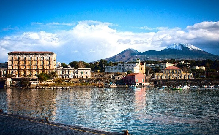 Il Vesuvio innevato